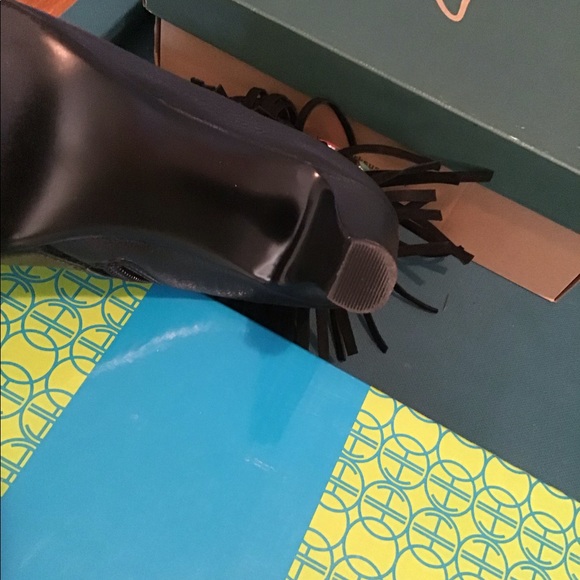 Hot on Hollywood black fringe boots - Picture 5 of 8